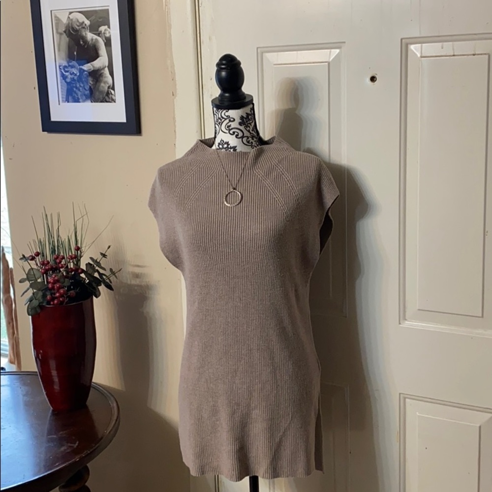 Banana Republic sleeveless sweater!!